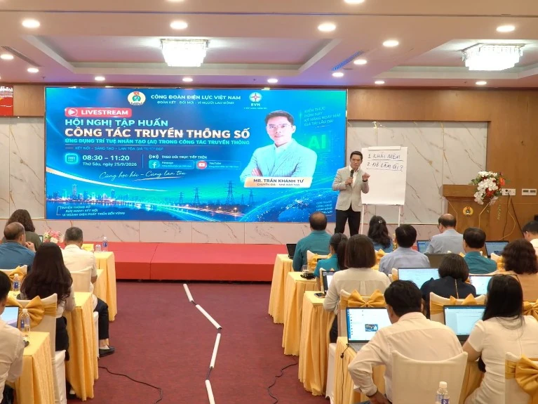 Chuyên gia Trần Khánh Tư đào tạo AI tại Hội nghị tập huấn công tác truyền thông số Công đoàn Điện lực Việt Nam