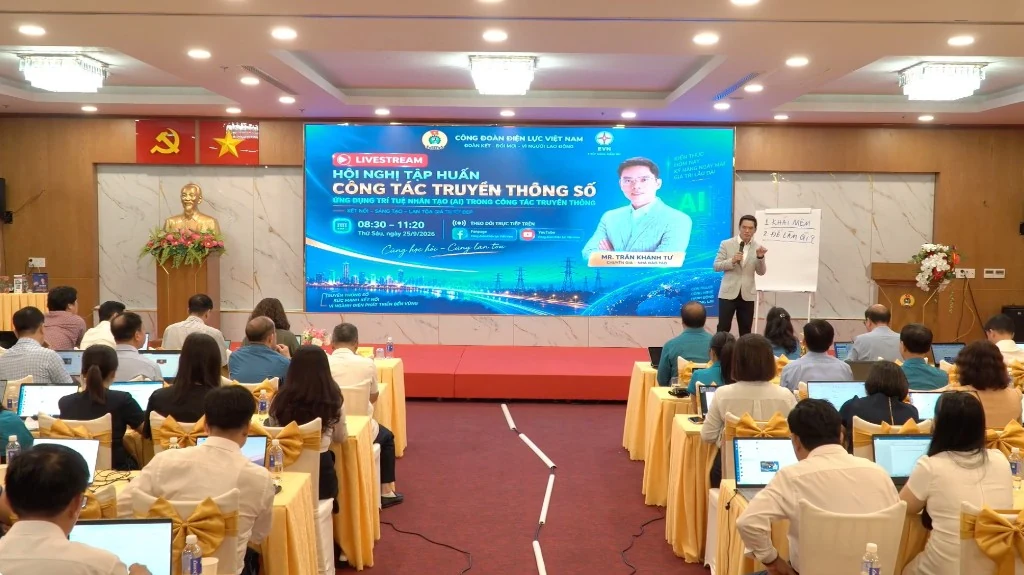 Công đoàn Điện lực Việt Nam - chuyên gia Trần Khánh Tư đào tạo AI tại Hội nghị tập huấn công tác truyền thông số